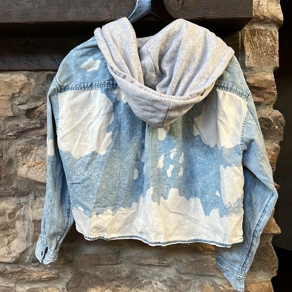 American Eagle Hoodie - Picture 3 of 3